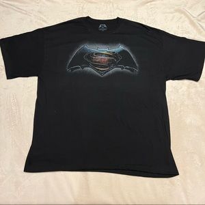Mens Batman vs Superman Graphic TShirt XXL